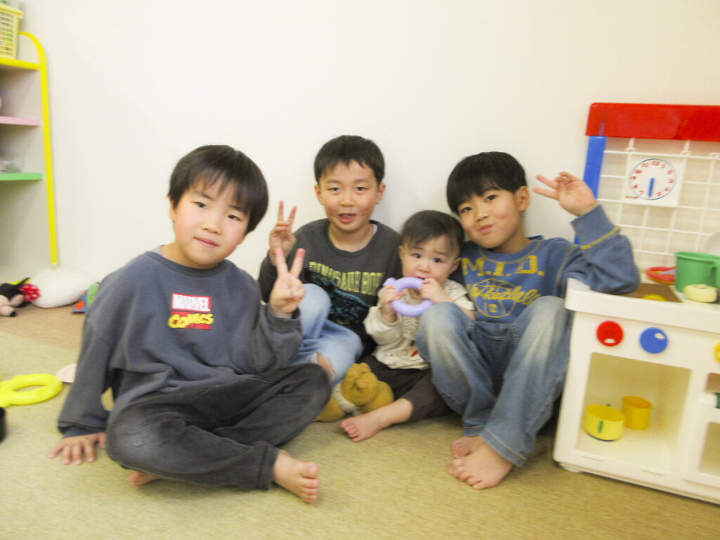 年長児が0歳児のお友達の面倒をみてくれました！