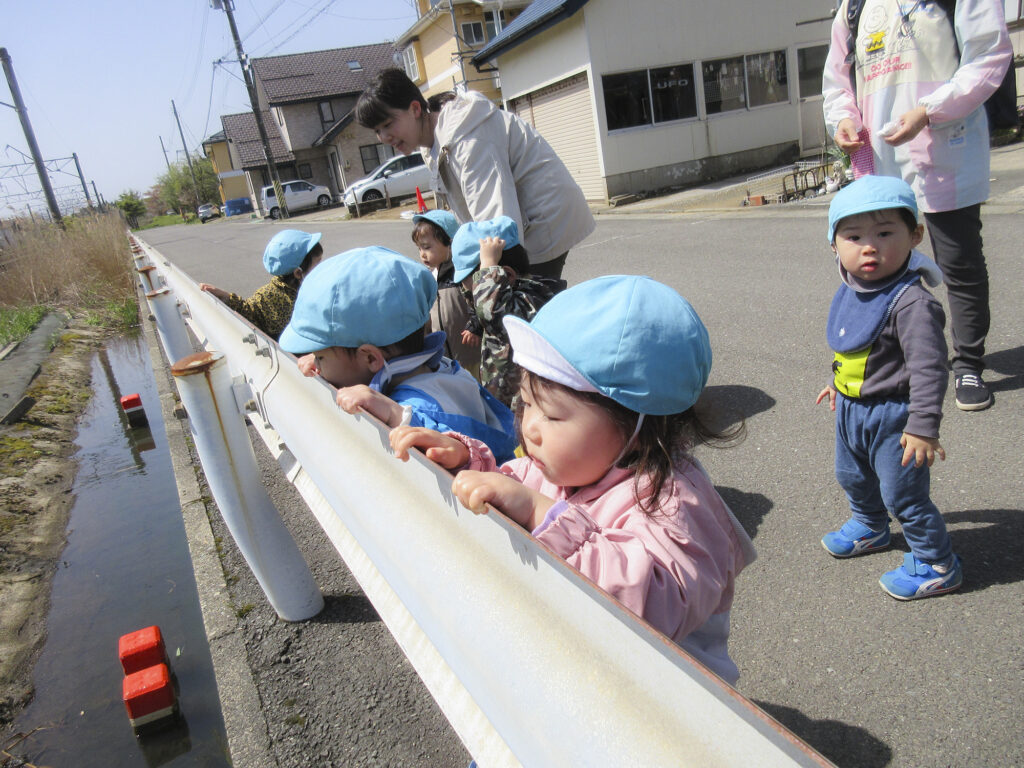 電車を待っているけれど・・なかなかこないなぁ